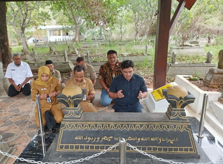 Kadisbudpar Aceh Tinjau Hasil Pemugaran Makam Pocut Meurah Intan di Blora