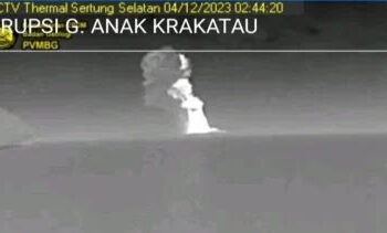 Gunung Anak Krakatau Kembali Erupsi, Muntahkan Abu Vulkanik Setinggi 1000 Meter