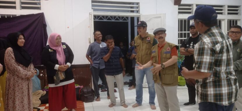 Pj Bupati Aceh Tamiang Tinjau Posko Pengungsian Banjir di Gedung Nasional