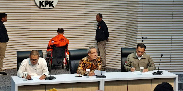 Ⓒ Hak cipta foto di atas dikembalikan sesungguhnya kepada sang pemilik foto Ⓒ Hak cipta foto di atas dikembalikan sesungguhnya kepada pemilik foto