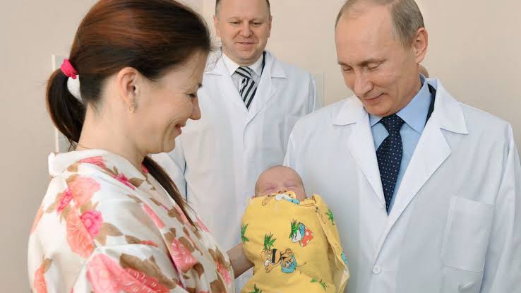 Populasi Merosot Imbas Perang, Putin Minta Wanita Rusia Punya 8 Anak