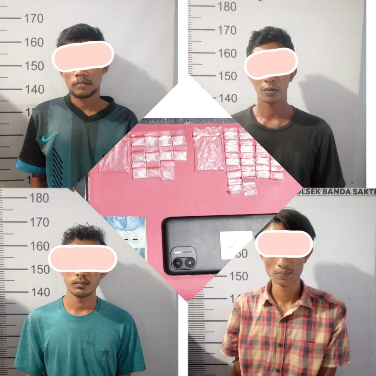 Personel Polsek Banda Sakti mengamankan empat tersangka penyalahgunaan Narkotika jenis sabu-sabu di sebuah rumah di Desa Ujong Blang, Kecamatan Banda Sakti, Kota Lhokseumawe, Selasa kemarin (16/1/2024) sekira pukul 19.50 WIB. FOTO/Dok. Polsek Banda Sakti untuk Harian Aceh Indonesia. Ⓒ Hak cipta foto di atas dikembalikan sesungguhnya kepada pemilik foto