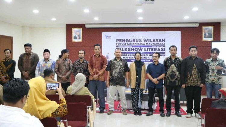 Suasana acara pengukuhan Kepengurusan Wilayah Forum Taman Bacaan Masyarakat Sumatera Barat Periode 2023 - 2028 dan Talkshow Literasi. FOTO/Dok. Forum TBM Sumatra. Ⓒ Hak cipta foto di atas dikembalikan sesungguhnya kepada pemilik foto