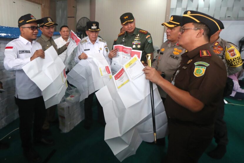 Forkopimda Banda Aceh Pantau Gudang Logistik dan Pelipatan Surat Suara