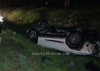 Mobil Fortuner Ketua PCNU Jember Terbalik di Tol Solo-Ngawi, 1 Tewas dan 2 Luka Berat