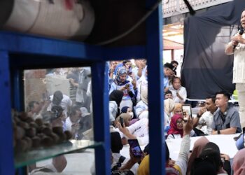 Prabowo ke Tukang Bakso: Ada yang Kasih Duit Terima Saja, Itu Uangmu, Hasil Korupsi