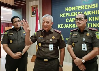 Kepala Kejaksaan Tinggi (Kajati) Aceh, Joko Purwanto (Tengah). FOTO/Orinews. Ⓒ Hak cipta foto di atas dikembalikan sesungguhnya kepada pemilik foto