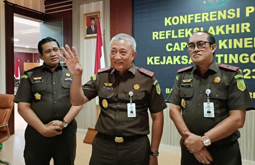 Kepala Kejaksaan Tinggi (Kajati) Aceh, Joko Purwanto (Tengah). FOTO/Orinews. Ⓒ Hak cipta foto di atas dikembalikan sesungguhnya kepada pemilik foto
