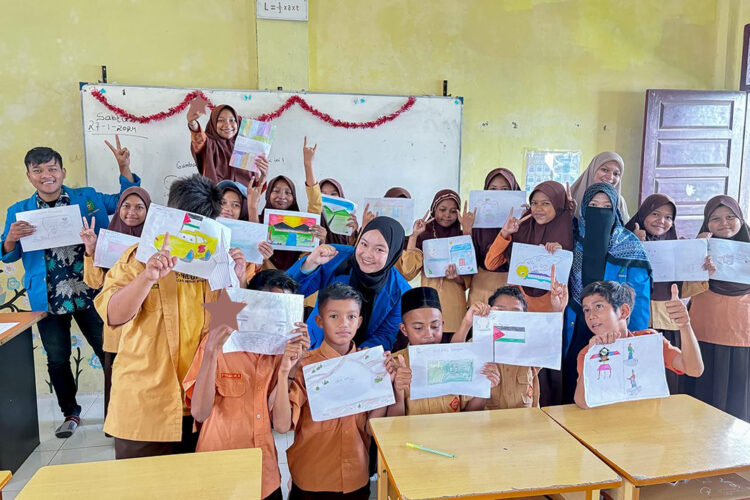 Mahasiswa UIN Ar-Raniry Sosialisasi Art Therapy di SDN Labuy