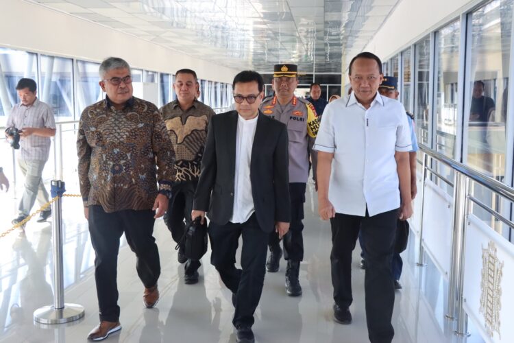 Kabid Humas Polda Aceh Sambut Kedatangan Wamenkominfo RI