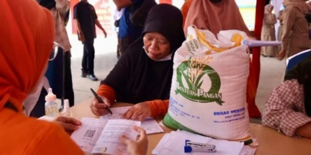 Belanja Bansos Jokowi Tembus Rp12,45 Triliun pada Januari 2024