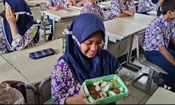Mengintip Daftar Pilihan Menu Makan Siang Gratis Rp15 Ribu ala Prabowo-Gibran, Ada Ayam Goreng, Siomay, hingga Gado-gado