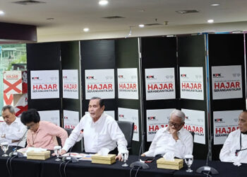Ketua Dewas KPK Tumpak Hatorangan Panggabean saat memberikan keterangan terkait terbuktinya kasus pungli di rutan KPK yang melibatkan 78 petugas rutan KPK dan hanya disanksi permintaan maaf. FOTO/Net. Ⓒ Hak cipta foto di atas dikembalikan sesungguhnya kepada pemilik foto