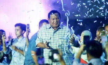 Selebrasi pasangan calon presiden dan wakil presiden Prabowo Subianto Gibran Rakabuming Raka pasca ditutupnya peroleh suara Quick Count di Istora Senayan Jakarta, Rabu (14/2/2024). FOTO/Net. Ⓒ Hak cipta foto di atas dikembalikan sesungguhnya kepada pemilik foto