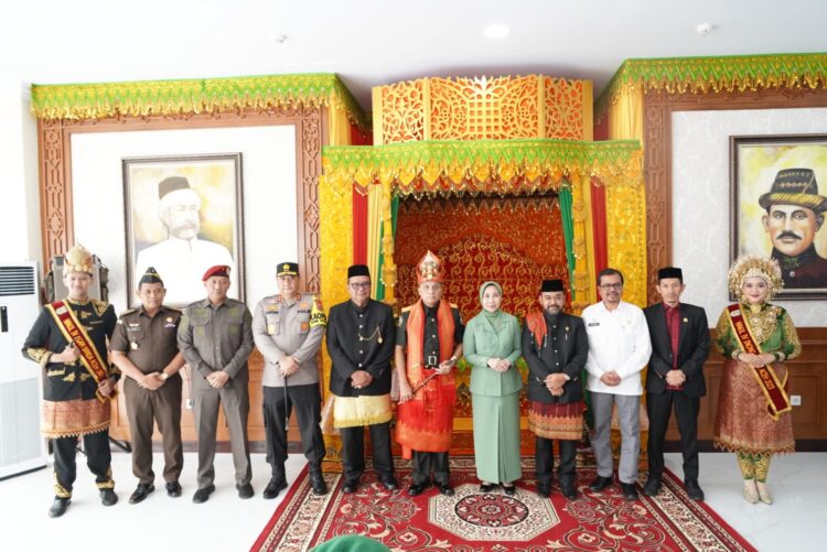 Kapolda Aceh beserta Ketua Bhayangkari Sambut Kedatangan Pangdam IM Baru