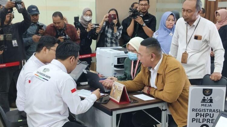 Tim Hukum Anies-Muhaimin Resmi Daftarkan Gugatan Pemilu di MK