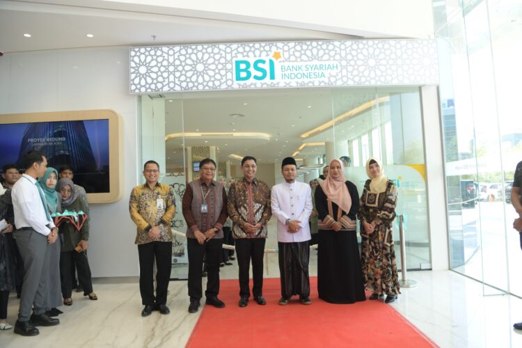 Ketua TP PKK Aceh Hadiri Soft Opening Gedung Landmark BSI