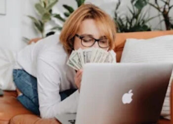 Ilustrasi monetisasi dari waktu luang sebagai side income kamu di dunia digital. FOTO/Net. Ⓒ Hak cipta foto di atas dikembalikan sesungguhnya kepada pemilik foto