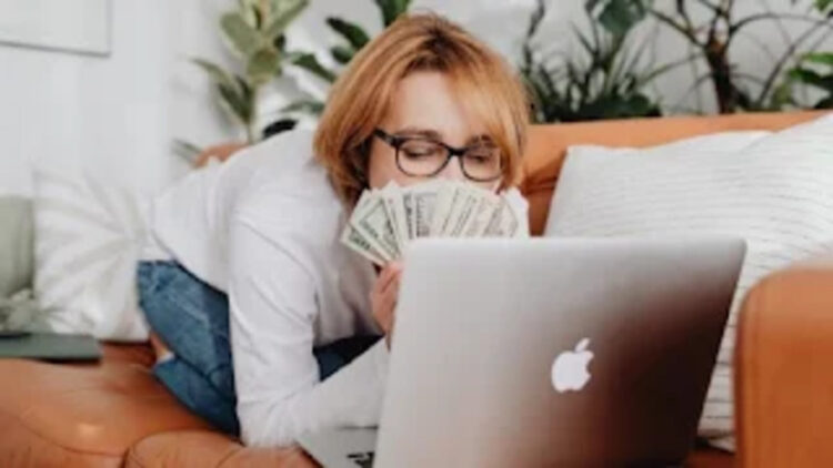 Ilustrasi monetisasi dari waktu luang sebagai side income kamu di dunia digital. FOTO/Net. Ⓒ Hak cipta foto di atas dikembalikan sesungguhnya kepada pemilik foto