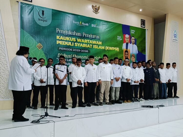 Kukuhkan Pengurus KWPSI, Sjamsul Kahar: Kawal Syariat Islam di Aceh