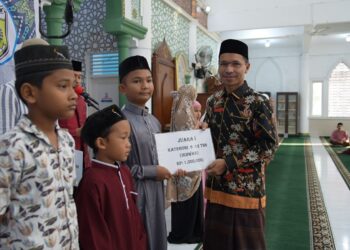 Ketua DPRK Tutup Kegiatan Anak Mulia Subuh Berjamaah 40 hari di Masjid