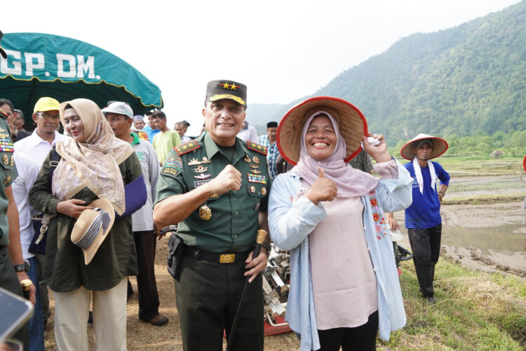 Pangdam IM Niko Fahrizal Dukung Gerakan Tanam di Aceh Besar