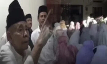 Percaya Diri Bisa Telepon Tuhan, Seorang Kakek Tetapkan Tanggal Lebaran 2024
