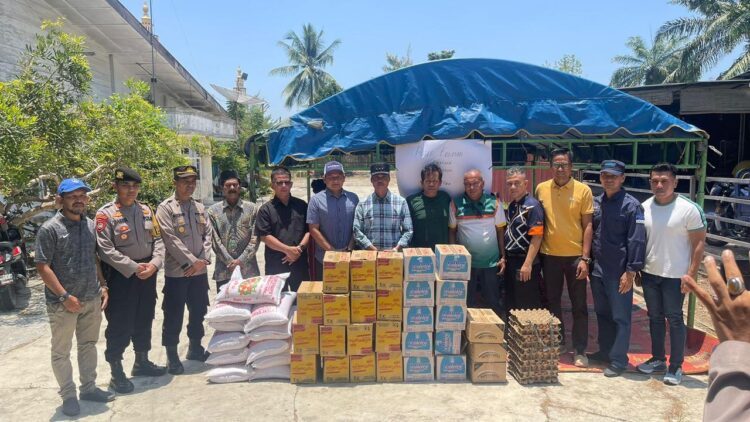 Bank Aceh Cabang Langsa menyalurkan bantuan tanggap darurat kepada korban kebakaran di kawasan perumahan Blok PJKA Gampong PB Blang Pase, Kecamatan Langsa Kota yang terjadi pada Minggu, 7 April 2024. FOTO/Dok. Bank Aceh Syariah (BAS). Ⓒ Hak cipta foto di atas dikembalikan sesungguhnya kepada pemilik foto