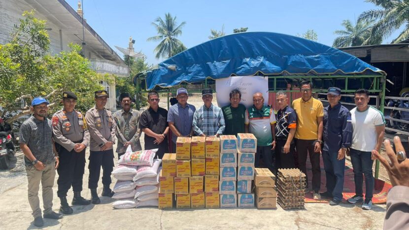 Bank Aceh Cabang Langsa menyalurkan bantuan tanggap darurat kepada korban kebakaran di kawasan perumahan Blok PJKA Gampong PB Blang Pase, Kecamatan Langsa Kota yang terjadi pada Minggu, 7 April 2024. FOTO/Dok. Bank Aceh Syariah (BAS). Ⓒ Hak cipta foto di atas dikembalikan sesungguhnya kepada pemilik foto