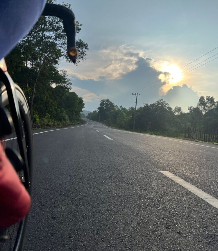 Ilustrasi Bersepeda Road Bike di jalan Blang Bintang, Aceh Besar. FOTO/HAI/Rahmat Hidayat. Ⓒ Hak cipta foto di atas dikembalikan sesungguhnya kepada pemilik foto