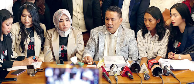 Ⓒ Hak cipta foto di atas dikembalikan sesungguhnya kepada pemilik foto Ⓒ Hak cipta foto di atas dikembalikan sesungguhnya kepada pemilik foto
