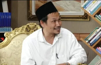 Gus Baha Bahas Hukum Merokok: Wes Mbah, untuk Jenengan Halal!