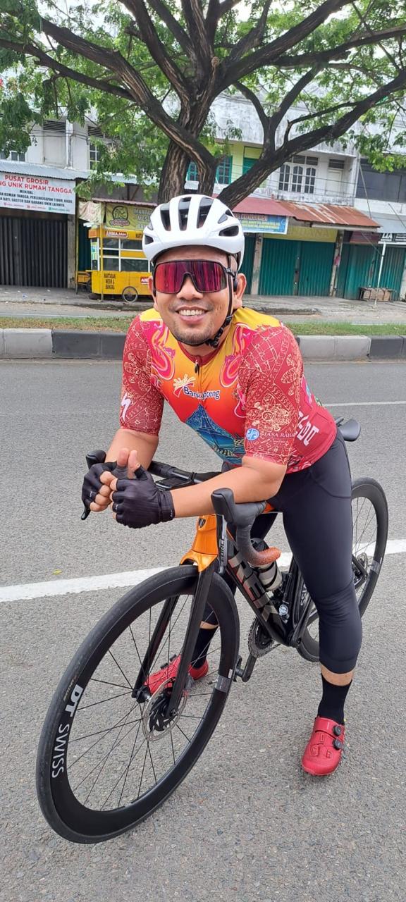 CEO PT. Pelita Medicalindo, Rahmat Hidayat saat bersepeda Road Bike di Kota Banda Aceh, Provinsi Aceh. FOTO/Dok. Pribadi. Ⓒ Hak cipta foto di atas dikembalikan sesungguhnya kepada pemilik foto