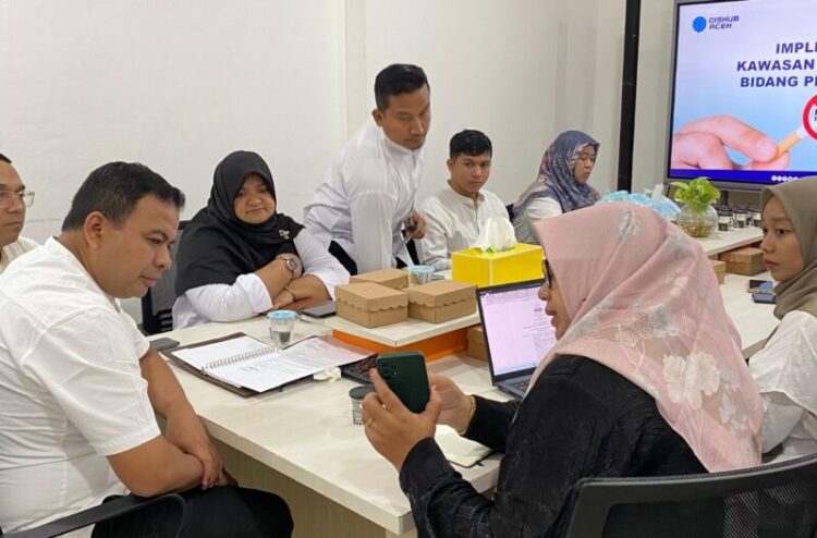 Dishub Aceh mengadakan pertemuan bersama The Aceh Institute di Aula Dishub Aceh, Jum’at, 3 Mei 2024. FOTO/Orinews. Ⓒ Hak cipta foto di atas dikembalikan sesungguhnya kepada pemilik foto