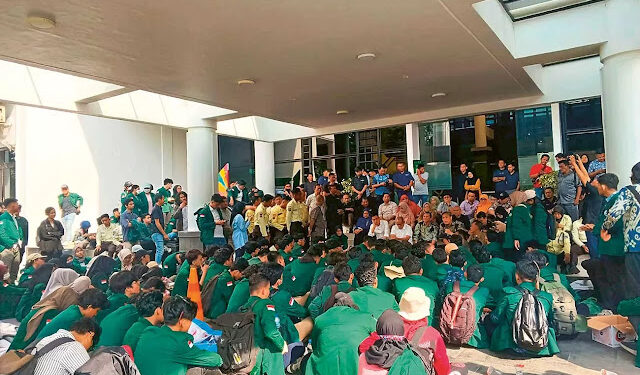 Tolak Kenaikan, Mahasiswa UIN Syarif Hidayatullah Jakarta Siapkan Gugatan Hukum