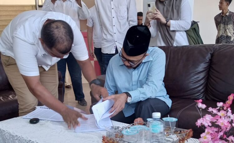 Bakal calon Gubernur Aceh, Muhammad Nazar menyambangi kantor Gerindra Provinsi Aceh, Kamis 13 Juni 2024 dalam rangka mendaftarkan diri sebagai bakal Calon Gubernur Aceh di Pilkada 2024. FOTO/Dok. Tim Pemenangan Muhammad Nazar untuk Harian Aceh Indonesia (HAI). Ⓒ Hak cipta foto di atas dikembalikan sesungguhnya kepada pemilik foto