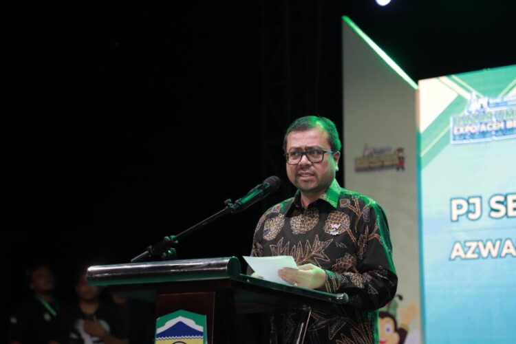 Sekda Aceh menutup secara resmi festival bazar UMKM Expo Aceh Besar dalam rangka HUT Kota Jantho ke-40 dan HKG PKK ke-52, yang berlangsung di Komplek Jantho Sport City (JSC), Kota Jantho, Aceh Besar, Sabtu (01/06/2024) malam. FOTO/Dok. Diskominfo Aceh Besar. Ⓒ Hak cipta foto di atas dikembalikan sesungguhnya kepada pemilik foto
