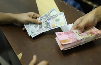 Rupiah Anjlok ke Rp16.412, Ekonom: Banyak Investor yang Realokasi ke Negara Lain