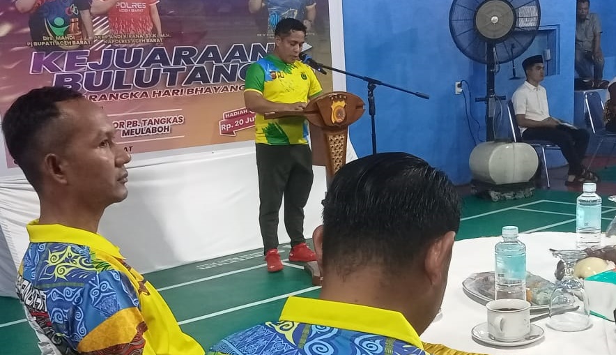 Dalam rangka menyambut Hari Bhayangkara ke-78 Kapolres Aceh Barat AKBP Andi Kirana membuka acara Turnamen Bulu Tangkis antar Instansi yang berlangsung di GOR PB Tangkas Meulaboh, Aceh Barat, Kamis (27/6/2024). FOTO/HAI/Wawan. Ⓒ Hak cipta foto di atas dikembalikan sesungguhnya kepada pemilik foto