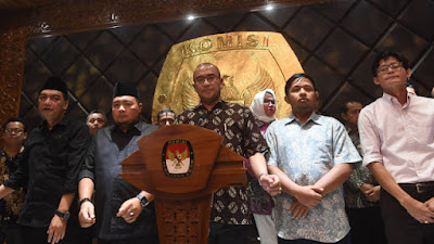 Sangat Tidak Etis, Pejabat KPU Dampingi Hasyim Asy'ari saat Konpers Terkait Kasus Asusila