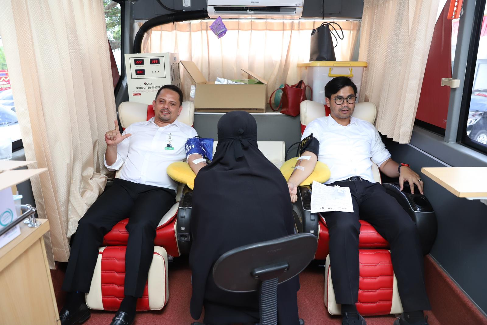 Ulang tahun ke-51 menjadi momen istimewa bagi PT Bank Aceh Syariah. Selain menggelar berbagai kegiatan sosial, Bank Aceh juga sukses menggelar kegiatan aksi donor darah yang berhasil mengumpulkan 1.384 kantong darah. FOTO/Dok. Bank Aceh Syariah. Ⓒ Hak cipta foto di atas dikembalikan sesungguhnya kepada pemilik foto