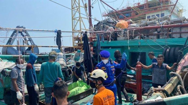 Maut di Tengah Laut, 6 Nelayan Tewas saat Cari Ikan dan Puluhan Orang...