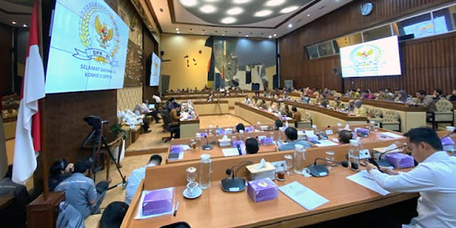 Ⓒ Hak cipta foto di atas dikembalikan sesungguhnya kepada sang pemilik foto Ⓒ Hak cipta foto di atas dikembalikan sesungguhnya kepada pemilik foto