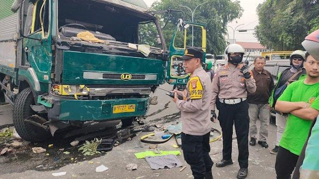 Truk Kontainer Tabrak Belasan Kendaraan di Tangerang, Sopir Tak Sadarkan Diri Setelah Diamuk Massa