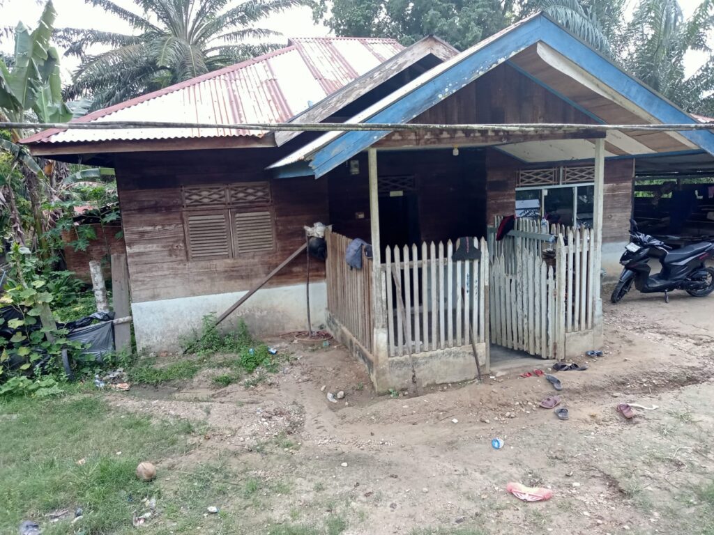 Rumah kediaman Hasballah (62) seorang mantan kombatan Gerakan Aceh Merdeka (GAM) eks Libya, di Desa Alue Bu Tunong, Kecamatan Peureulak Barat, Kabupaten Aceh Timur, Senin (25/11/2024). FOTO/Dok. Kodim 0104 Aceh Timur. Ⓒ Hak cipta foto di atas dikembalikan sesungguhnya kepada pemilik foto