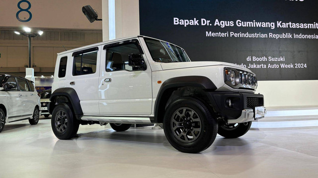 Suzuki Luncurkan Jimny 5 Pintu Edisi White Rhino pada GJAW 2024, Dijual Rp 495 Juta