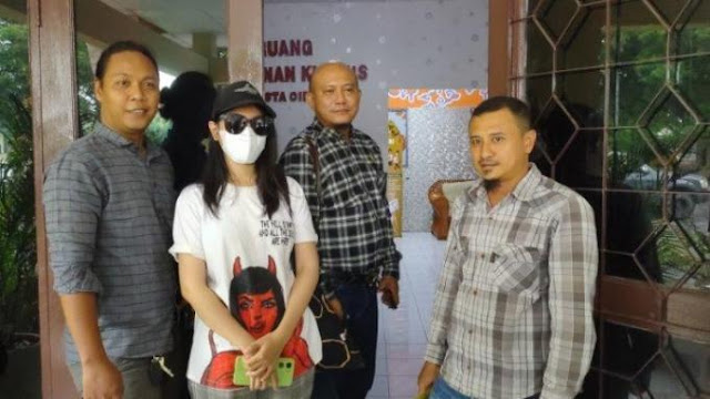 SPG Rokok Ngaku Diajak Masuk Ruangan Anggota DPRD Cirebon, Laporkan Dugaan Pelecehan Seksual