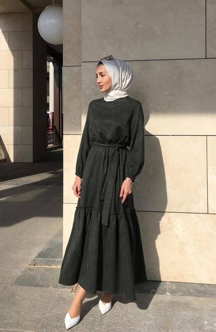 Warna Jilbab untuk Gamis berwarna Hitam. FOTO/Pinterest. Ⓒ Hak cipta foto di atas dikembalikan sesungguhnya kepada pemilik foto