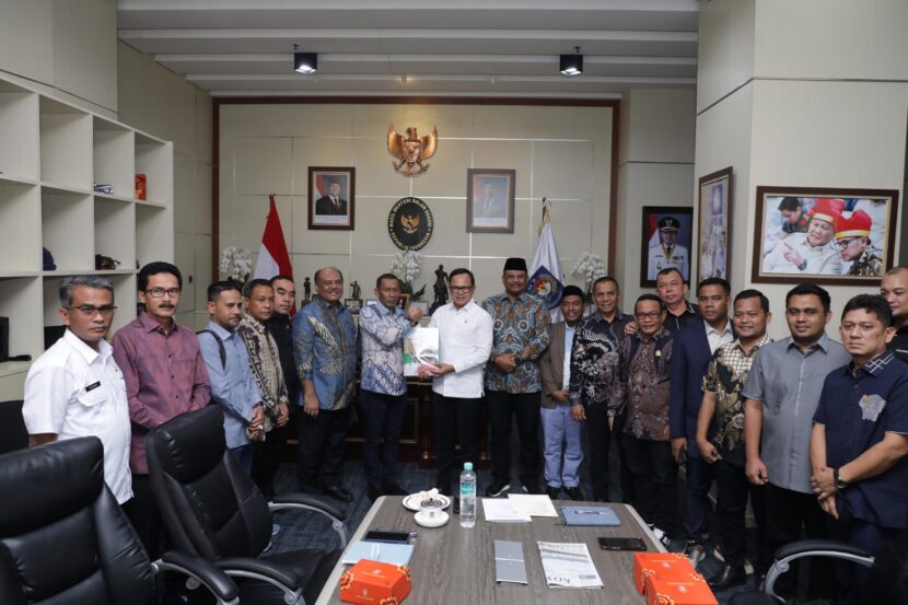 Pj Gubernur Aceh dan Ketua DPRA Bertemu Wamendagri, Ini yang Dibahas 