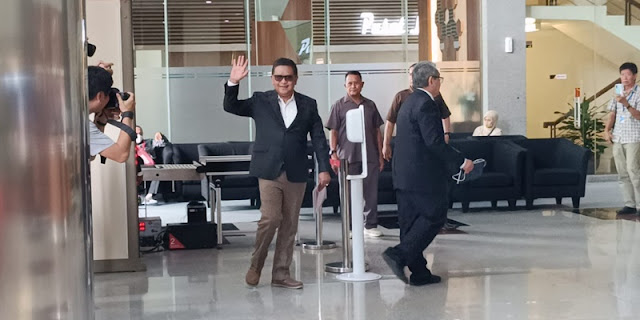 Surati Pimpinan KPK, Hasto Minta Pemeriksaan Ditunda